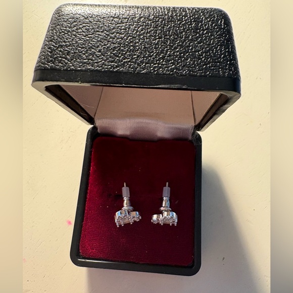 NEW Heart Shaped Sterling Silver Stud Earrings - Picture 3 of 5